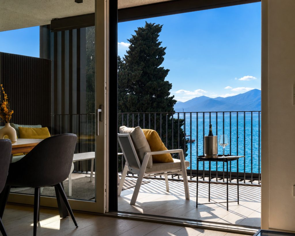 Casa Azura, Lake View