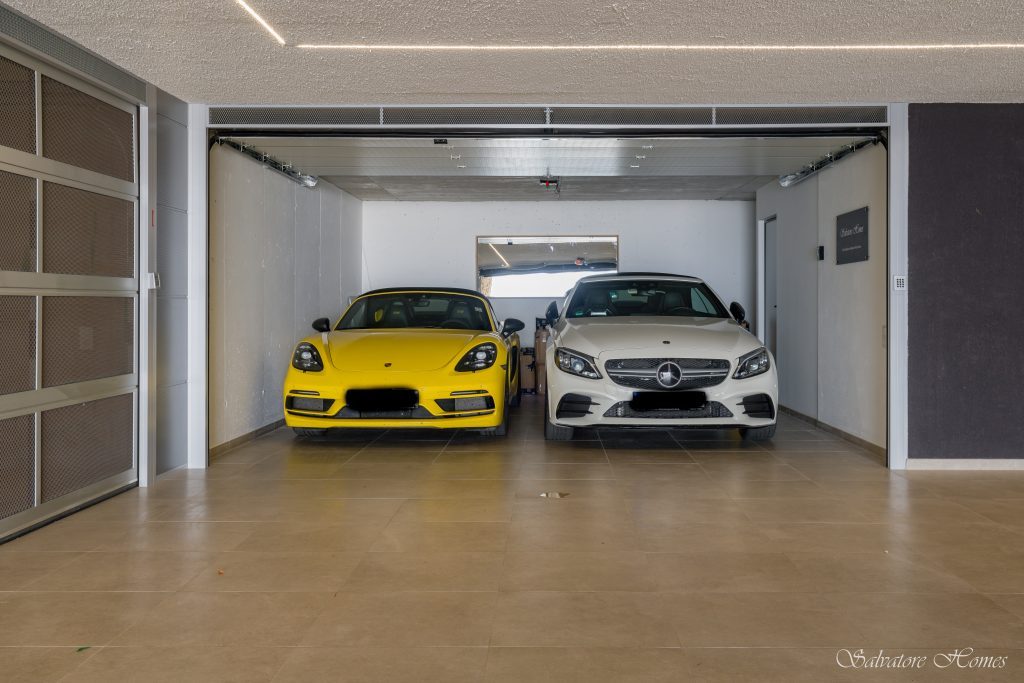 Casa Azura, Private Garage