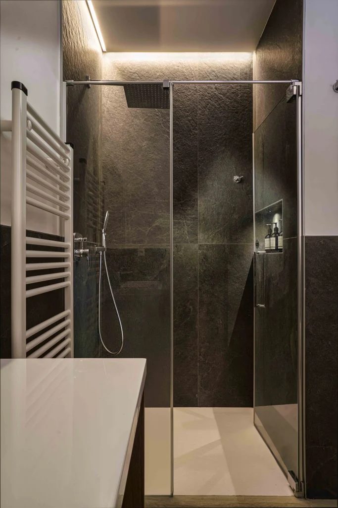 Casa Olivia, Master Bathroom