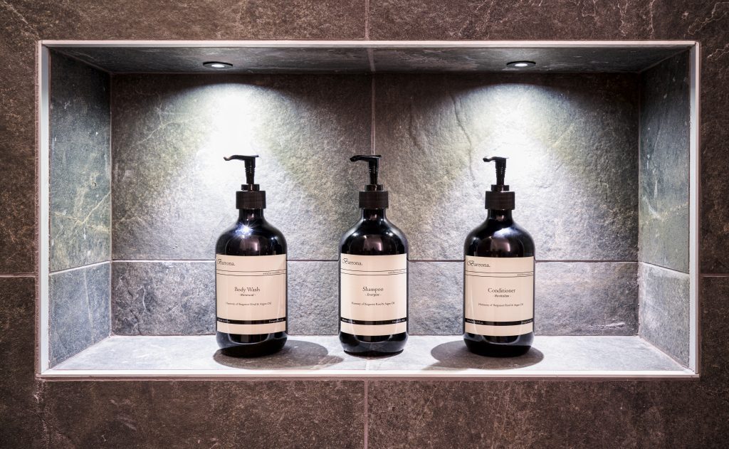 Casa Olivia, Master Bathroom