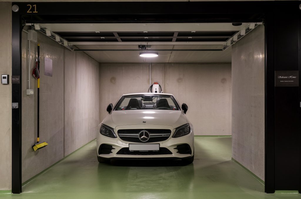 Casa Olivia, Garage