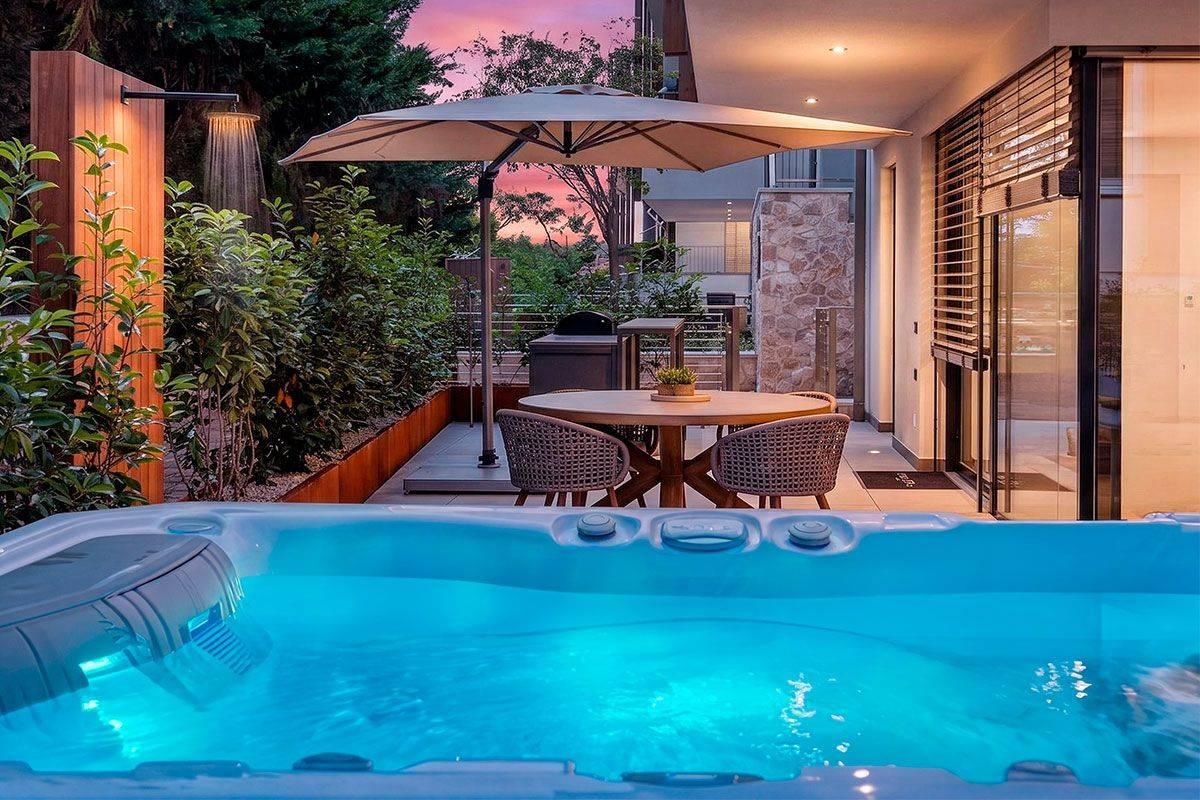 The private whirlpool of Casa Sabina at dusk