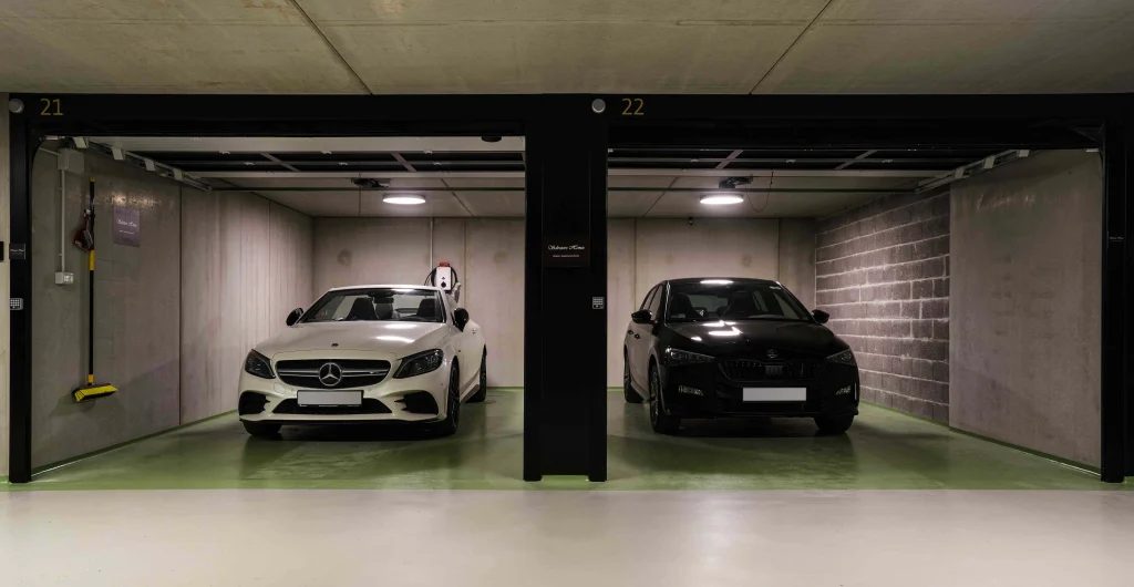 Casa Serenia, Garage